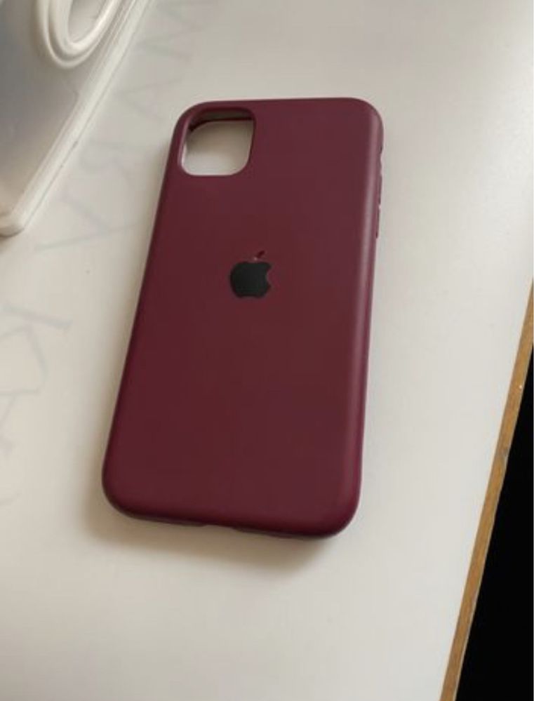 Чехол на Айфон 11 бордово-ягодный