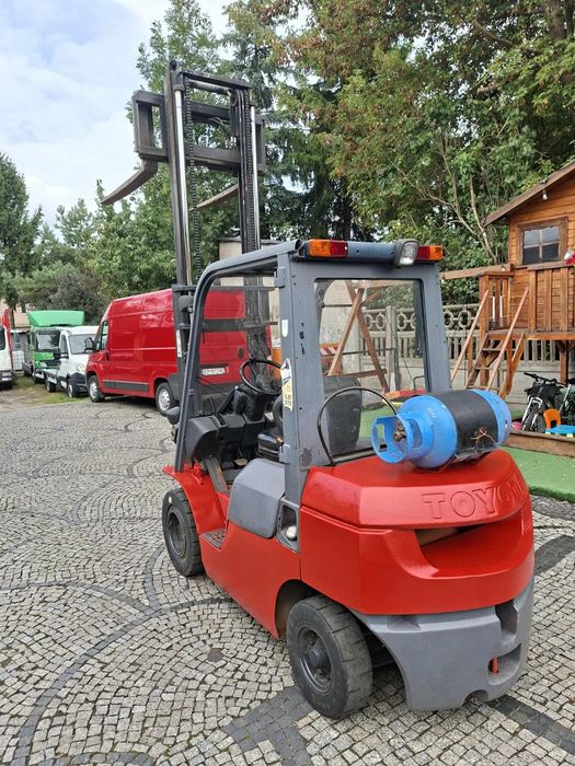 Toyota 7FG25 
Rok produkcji 2005
Udźwig 2500 kg
Posiada dokumentację u