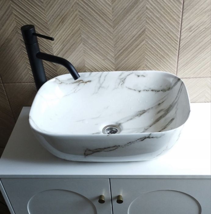 Umywalka ceramiczna nablatowa prostokątna