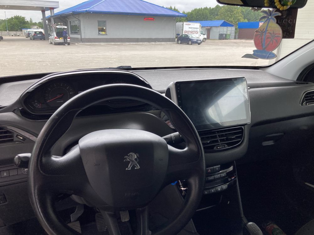 Peugeot 208 1.0 z gazem