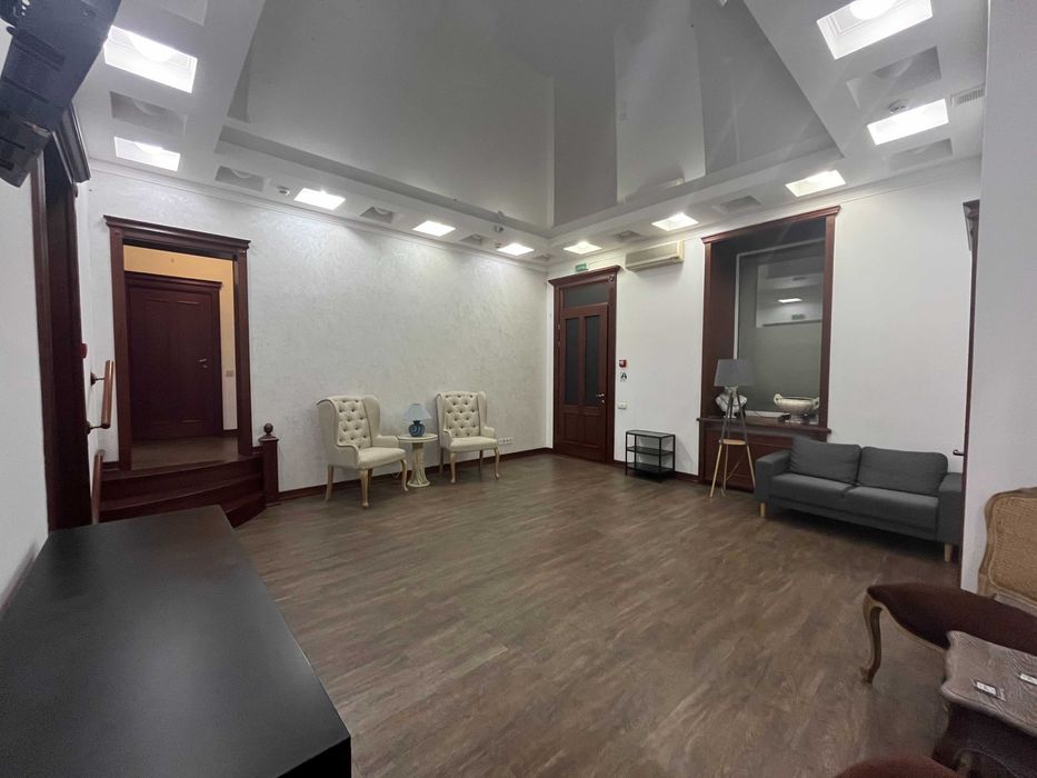 Оренда ФАСАДНОГО  приміщення 140 м., окремий вхід, Саксаганського13/42