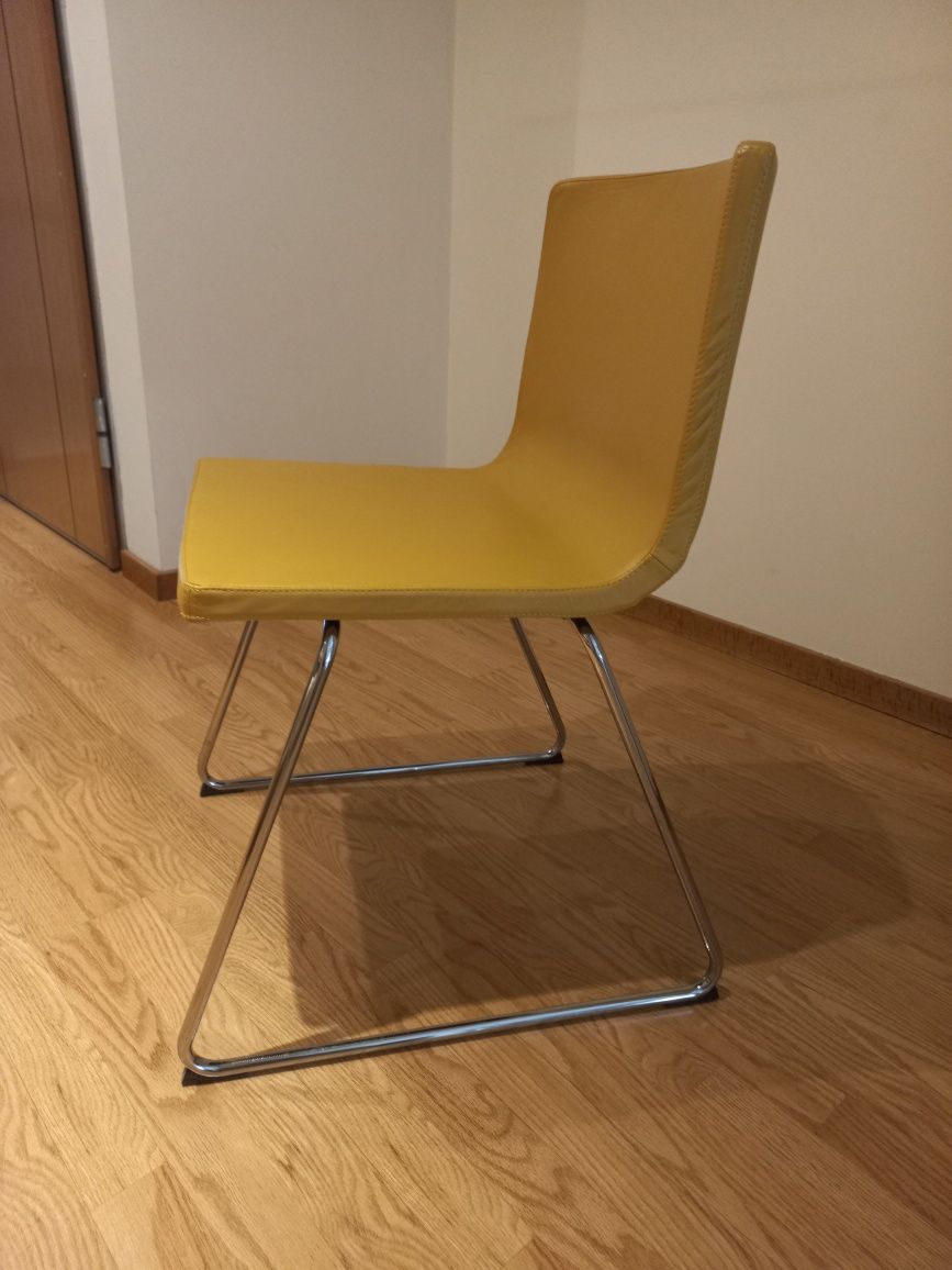 Cadeiras amarelo mostarda Ikea