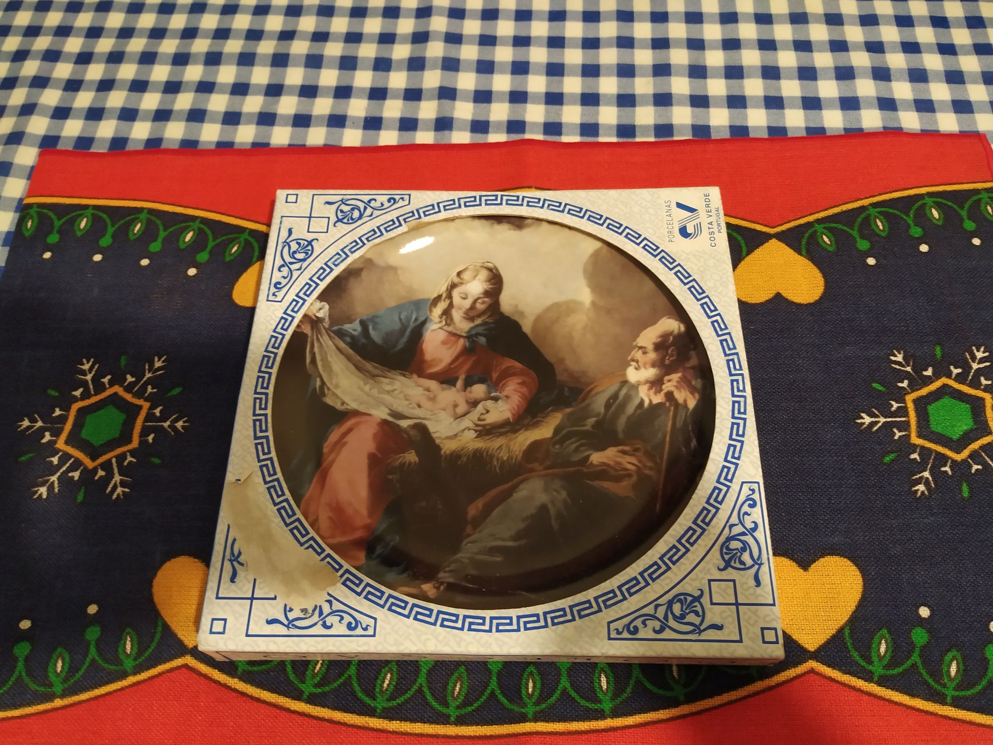 Bonito prato de Natal antigo com caixa