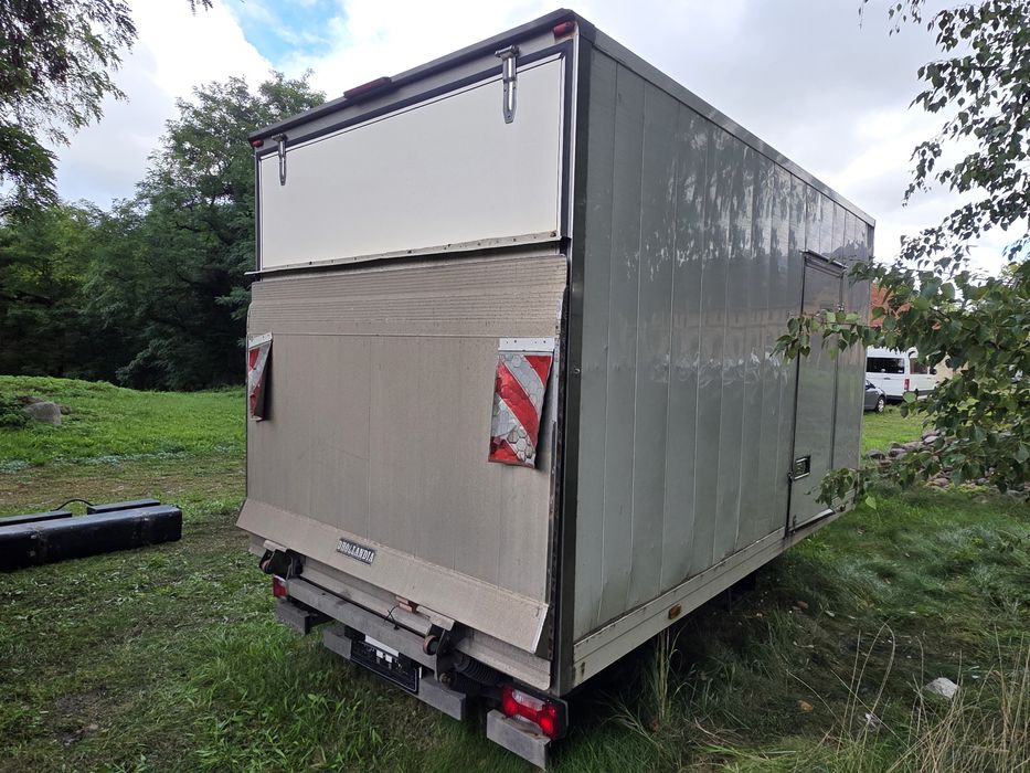 Kontener z windą Iveco