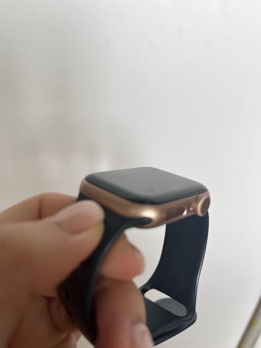 Продам Apple watch se