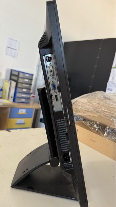 Monitores HP e LG diversos