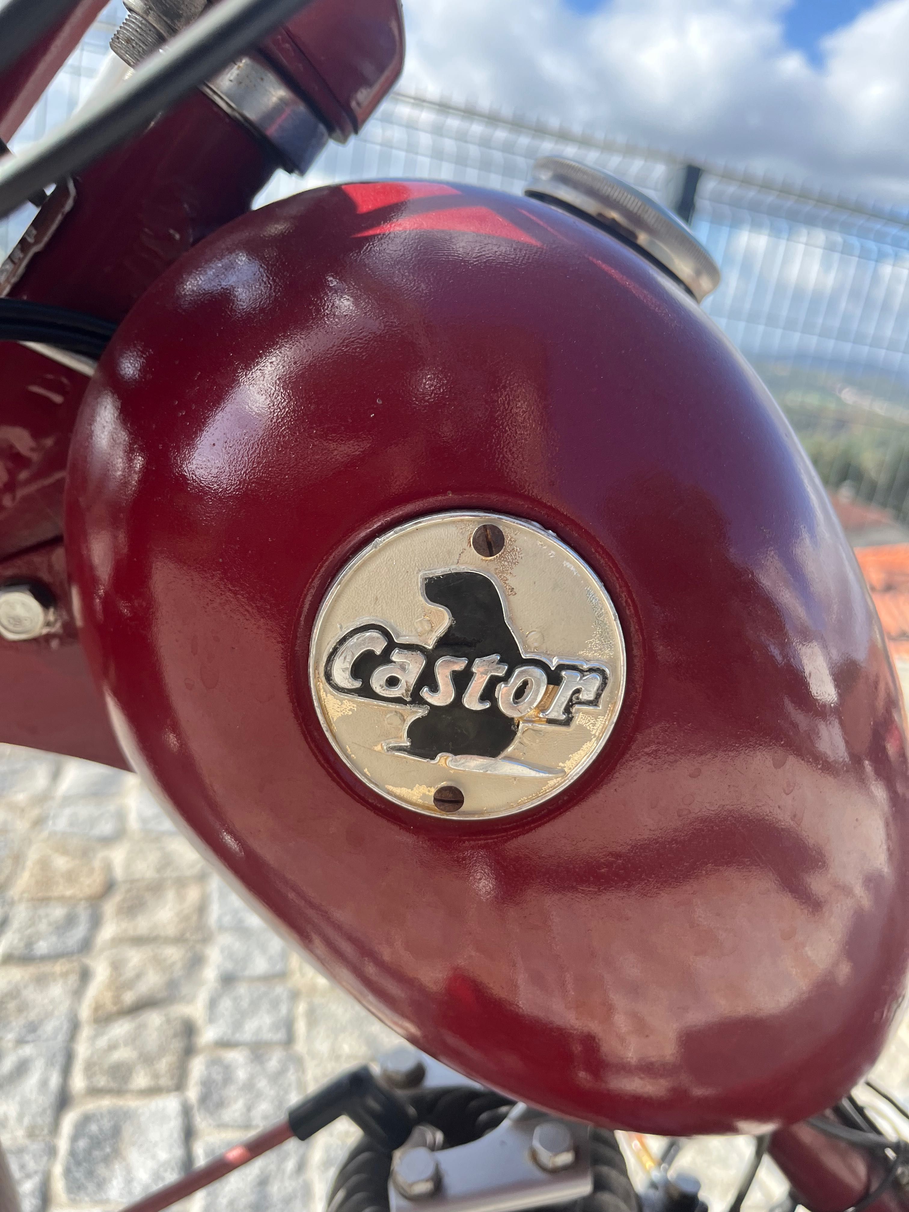 Moto Monet Goyon Castor