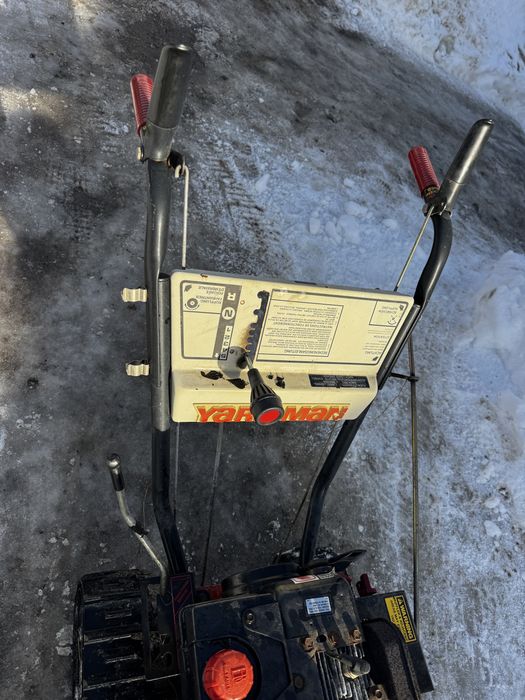 Odśnieżarka spalinowa na gąsienicach wirnikowa pług do sniegu yard man