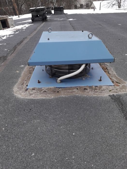 Продам грибковой  вентилятор-витяжку почти как новый