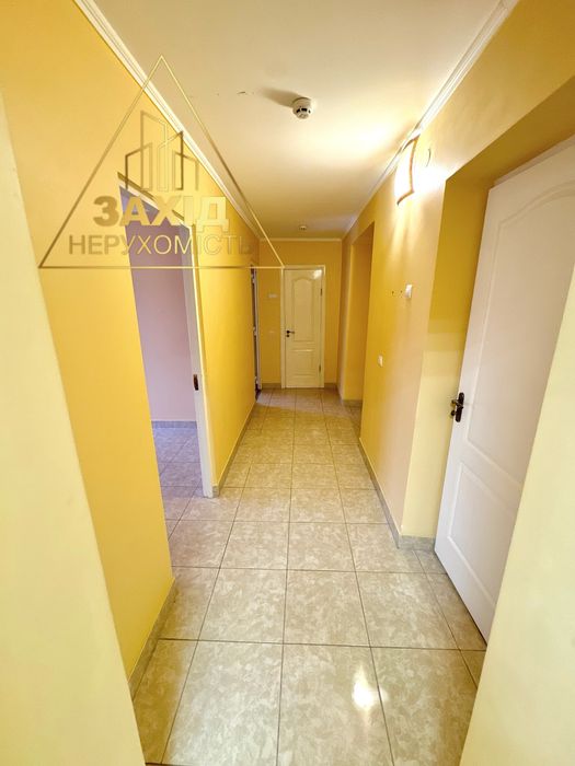 Продаж фасадного комерційного приміщення р-н Варшавського ринку