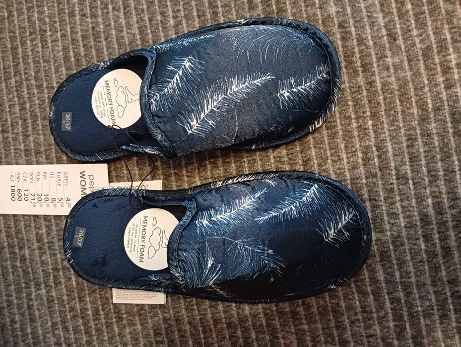 Nowa kapcie damskie w piórka 36/37