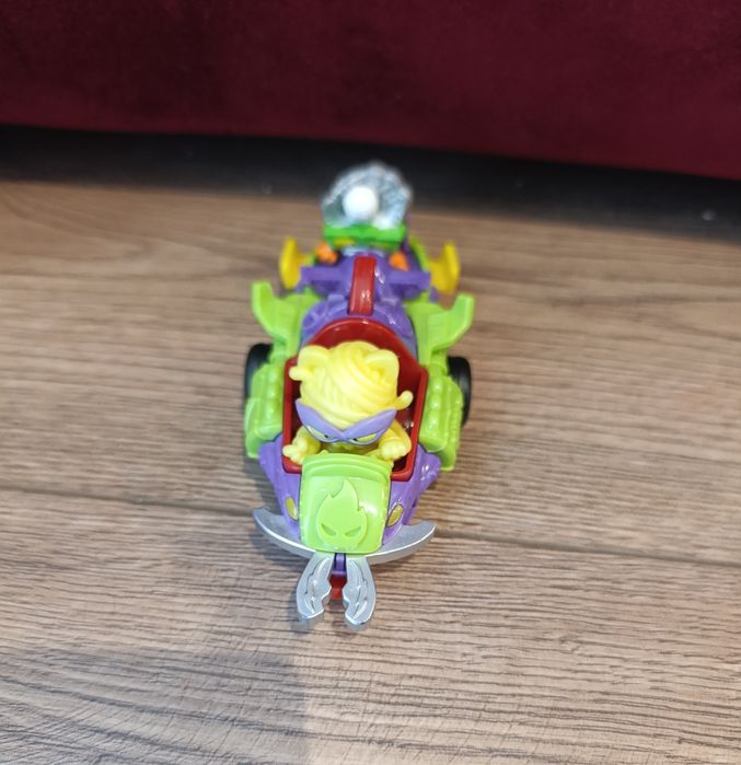 Pojazd Auto Battle Claw SuperZings MegaJet seria 4 figurka SuperThings