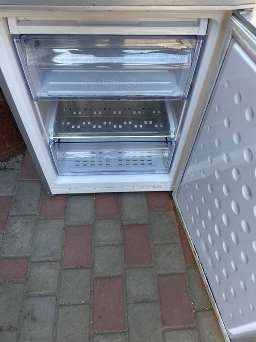Холодильник беко , став слабо холодить , років два не працює.