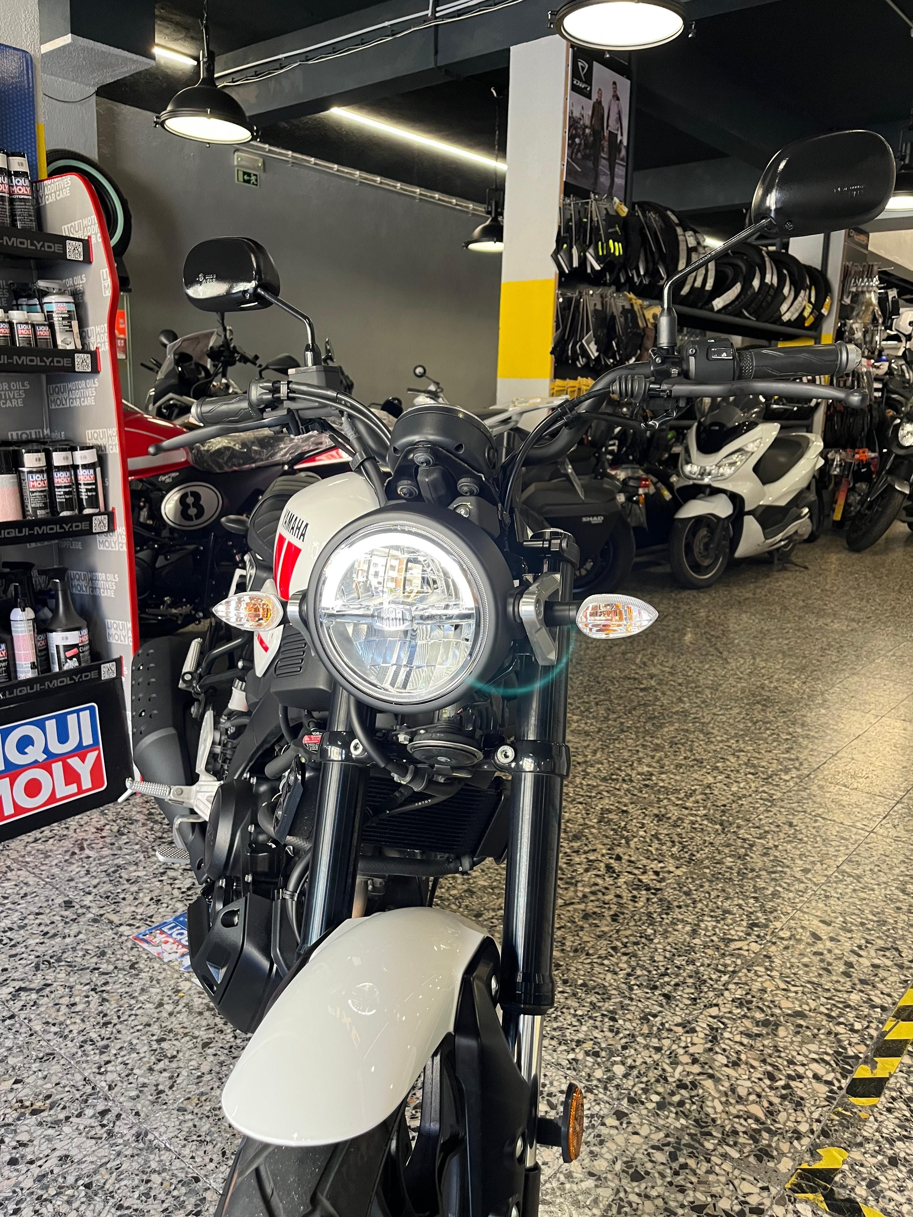 Yamaha XSR 125 de 10/2024 Como Nova 3462 Kms Garantia Yamaha