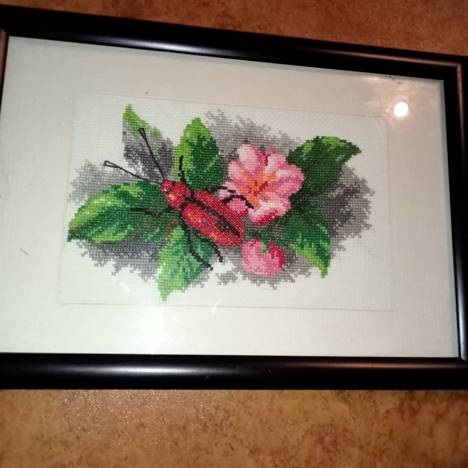 Obraz haft krzyżykowy "Chrząszcz w kwiatach"