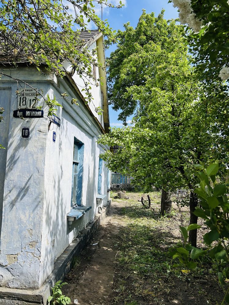 Продаж частини будинку в гарному місці під ремонт