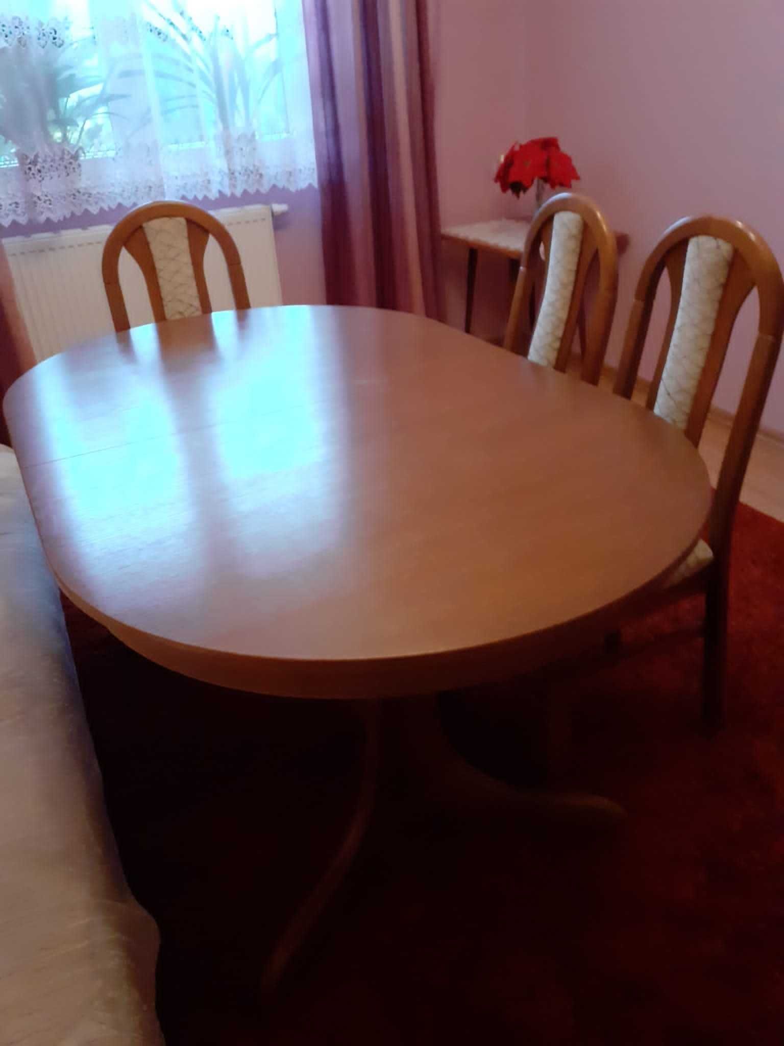Stół z krzesłami (zestaw)