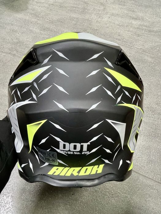 Продам новый шлем Airoh Twist