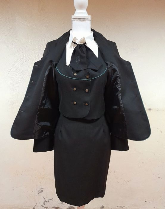 Traje académico feminino da Universidade de Aveiro