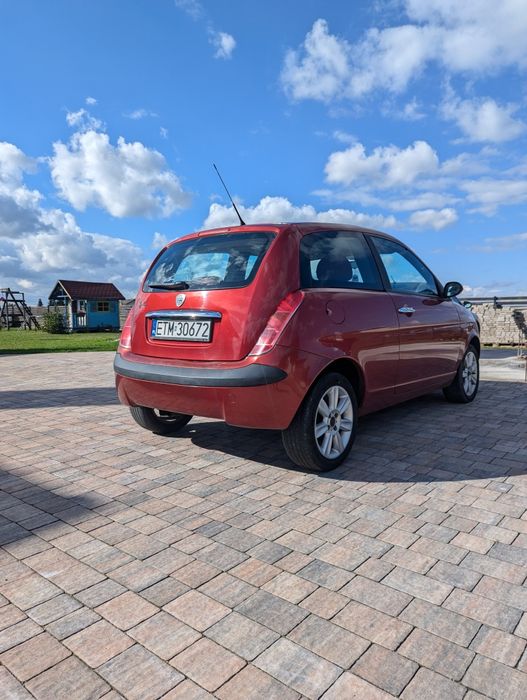 Lancia ypsilon 2004