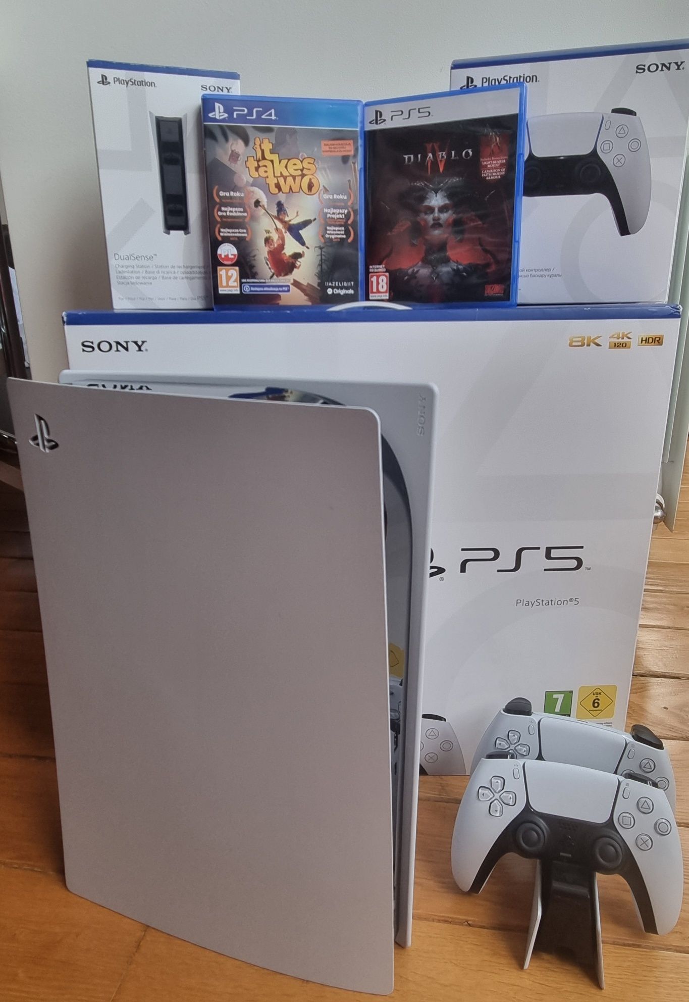 Playstation 5 + 1джойстик+ 2 игры