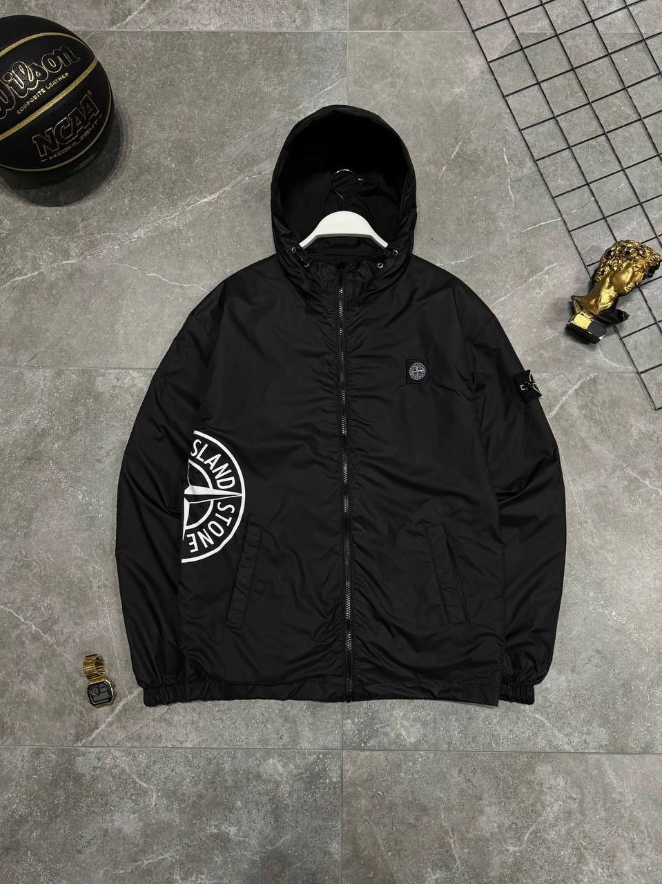 Stone Island | Чоловіча демісезонна вітровка чорного кольору | Осінь-в