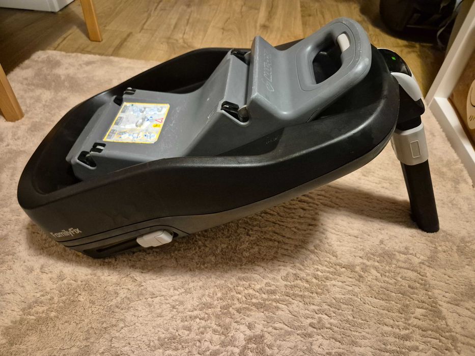 Fotelik samochodowy Maxi Cosi CabrioFix + Baza isofix FamilyFix.