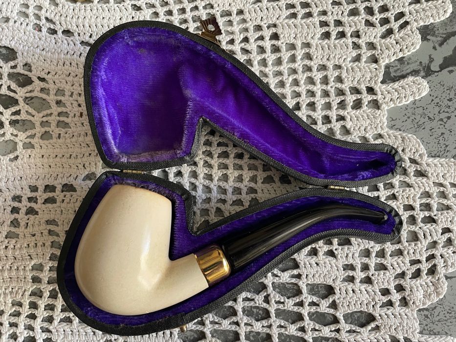 Stara fajka z pianki morskiej w oryginalnym etui dla kolekcjonera