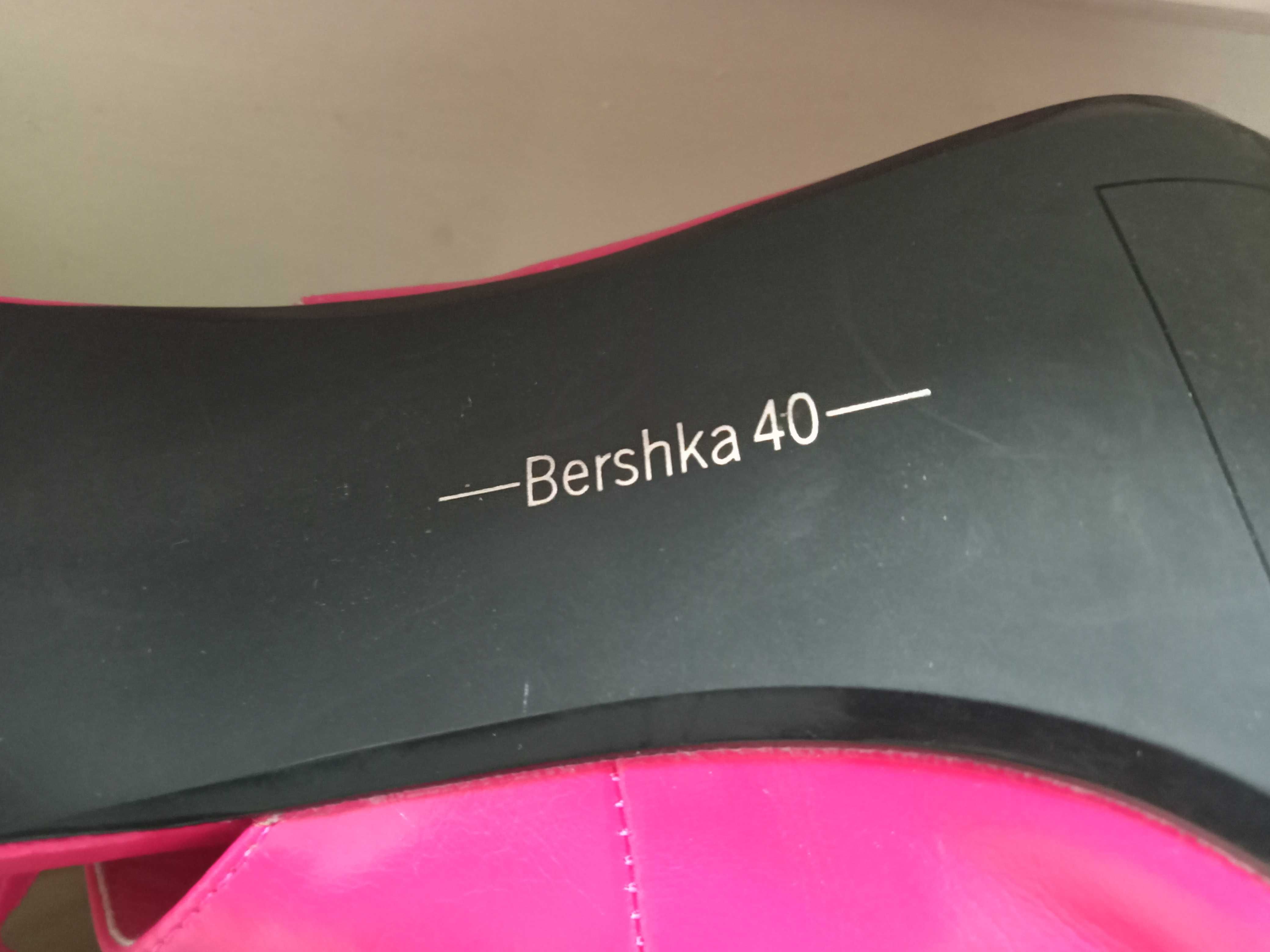 Женские туфли  Bershka