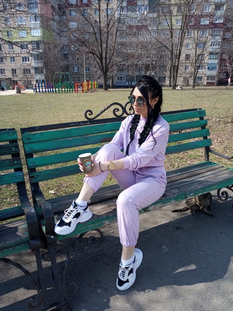 Костюм трійка лілового кольору