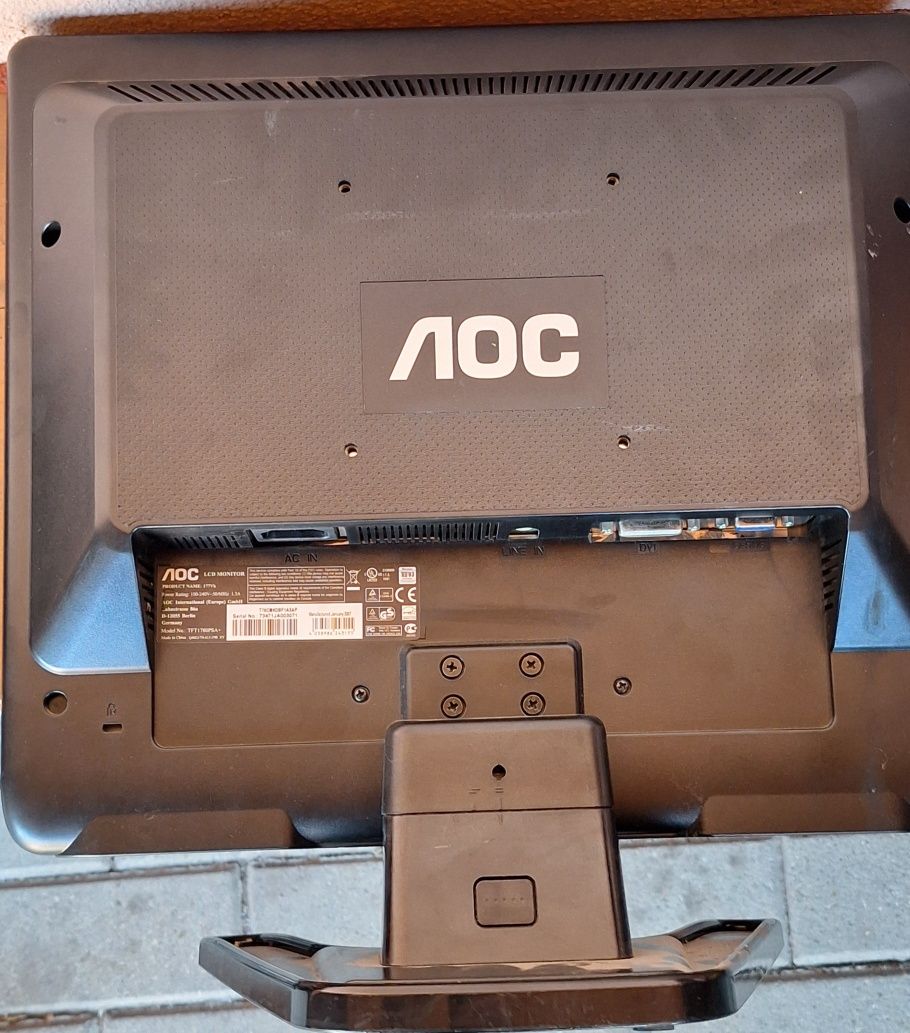 Monitor 17 cali  aoc