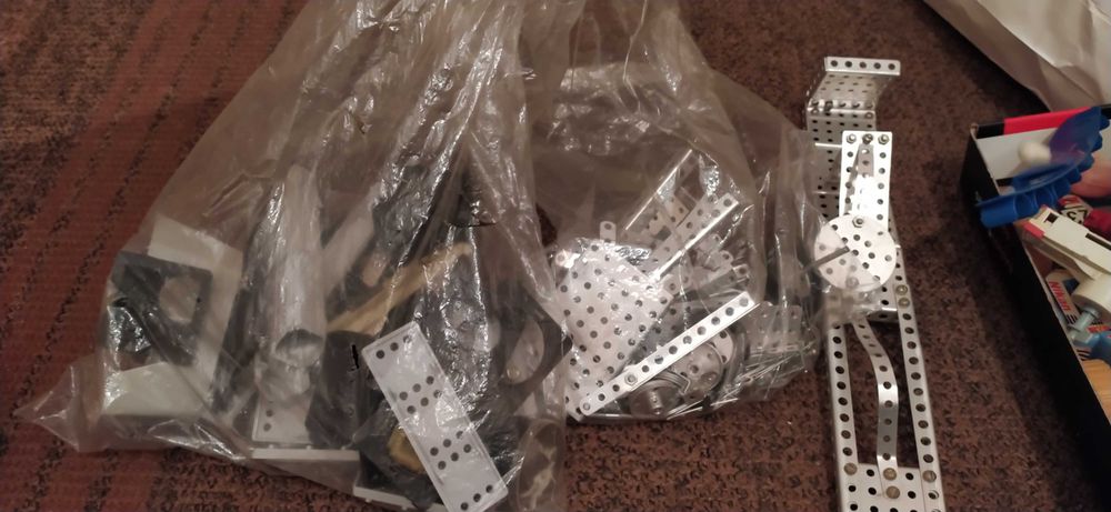 Zestaw zabawek autko klocki metalowe mały optyk metalowe