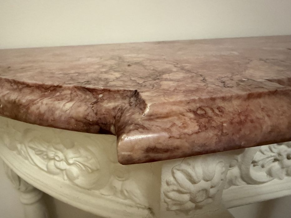 Credência maciça com mármore rosa e espelho (mesa entrada)