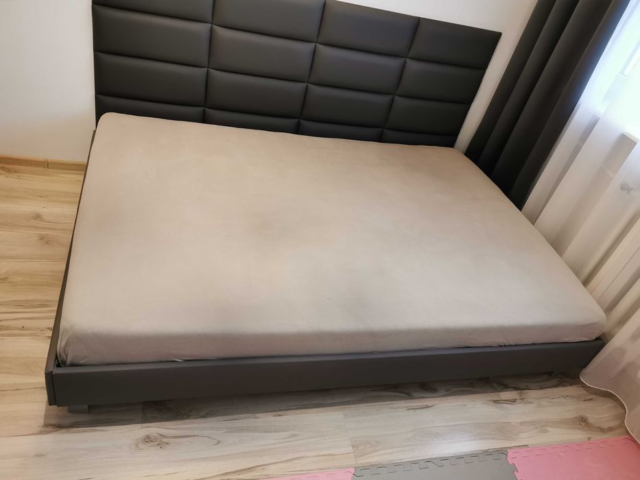 Łóżko sypialniane - stelaż plus materac - 140cm x 200cm - Polecam!