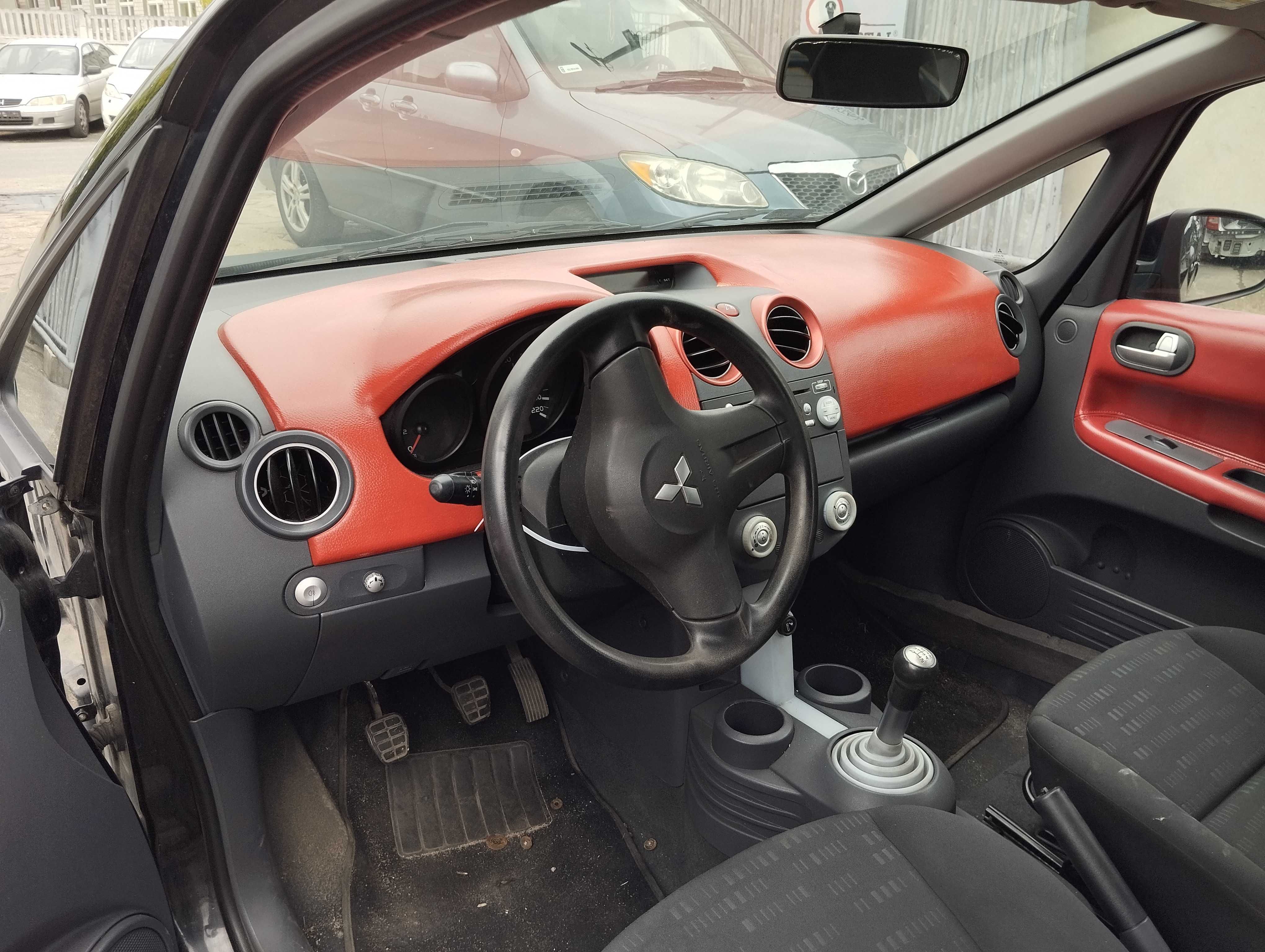 Mitsubishi Colt CZ3 1.3i 3D 2005r.Element wnętrza !!Czytaj opis !!