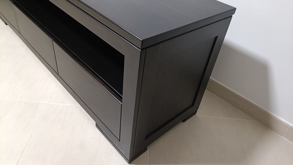 Móvel TV da Sofatinni em madeira maciça wengué