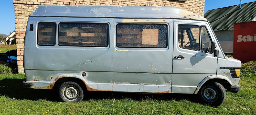 Mercedes -Benz 207 D вантажопасажир