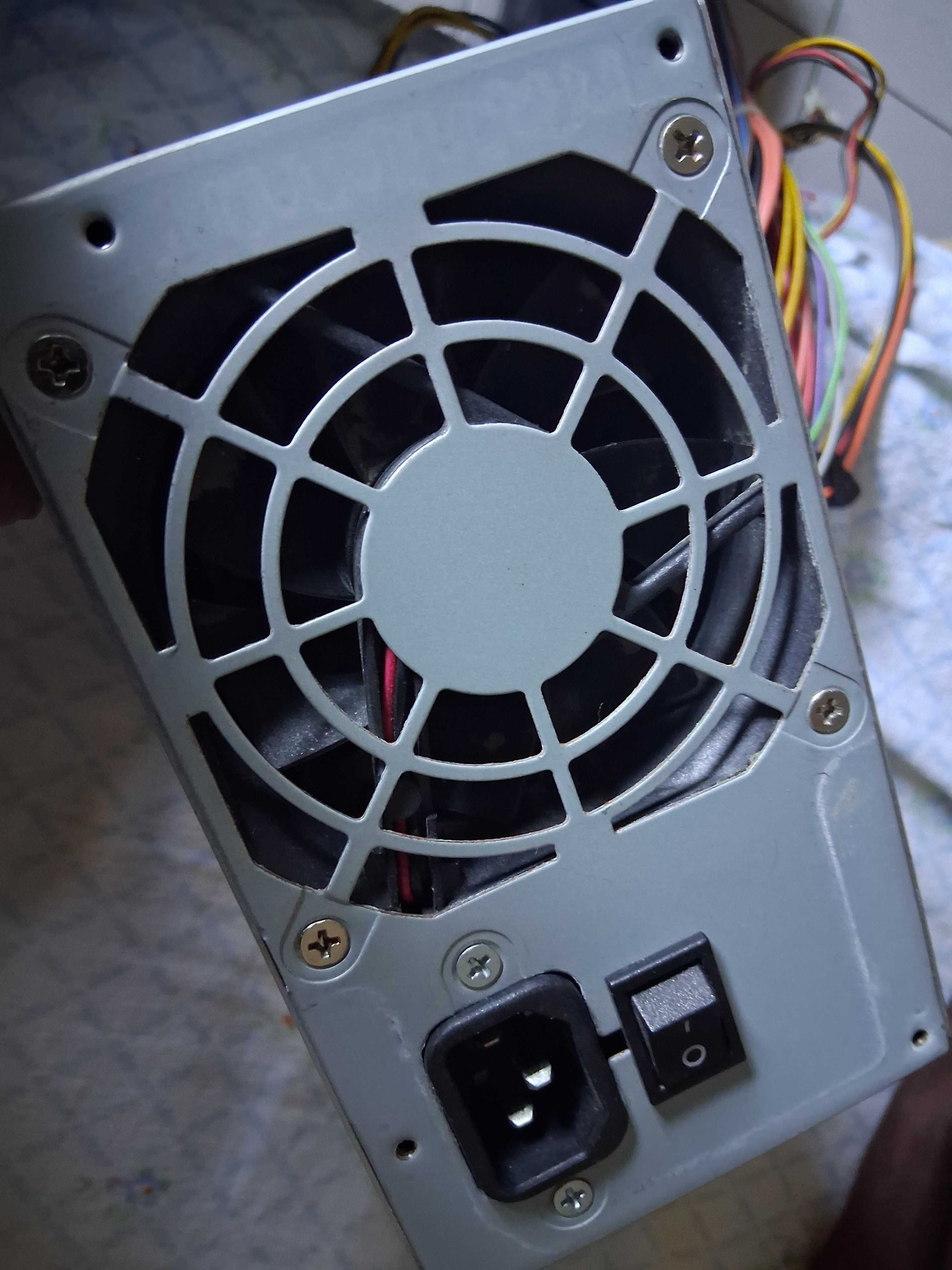 Fonte Atx fugitsu 300w funcionava num i3 2°geração intel em bom estado