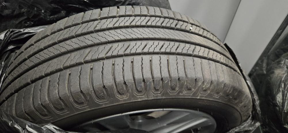 Шини  Michelin defender 2 205 55 16 всесон як нові