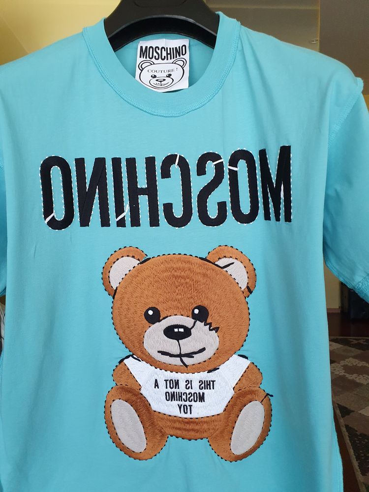 T shirt Moschino milano bordada