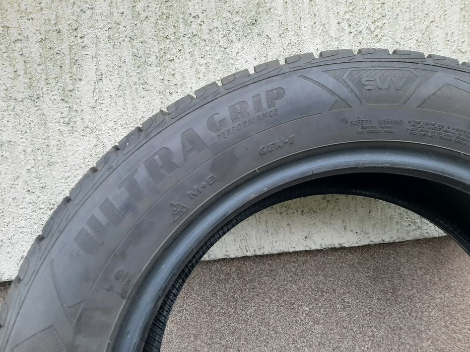 2x Opony zimowe 215/60R17 GoodYear UltraGrip Suv 7mm