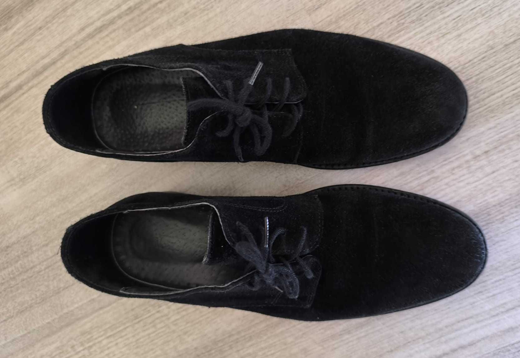 Sapatos pretos Nº39 em Camurça – como novos