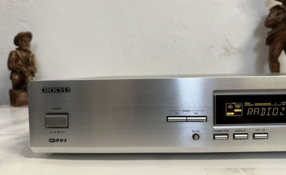 Tuner stereo Onkyo T-4211, Made in Malaysia.