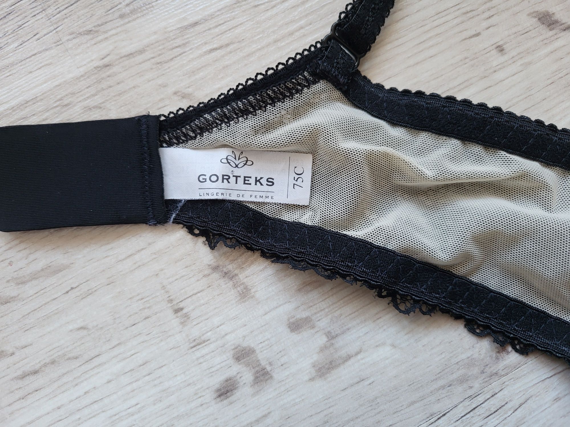 Biustonosz semi soft Gortex 75 c