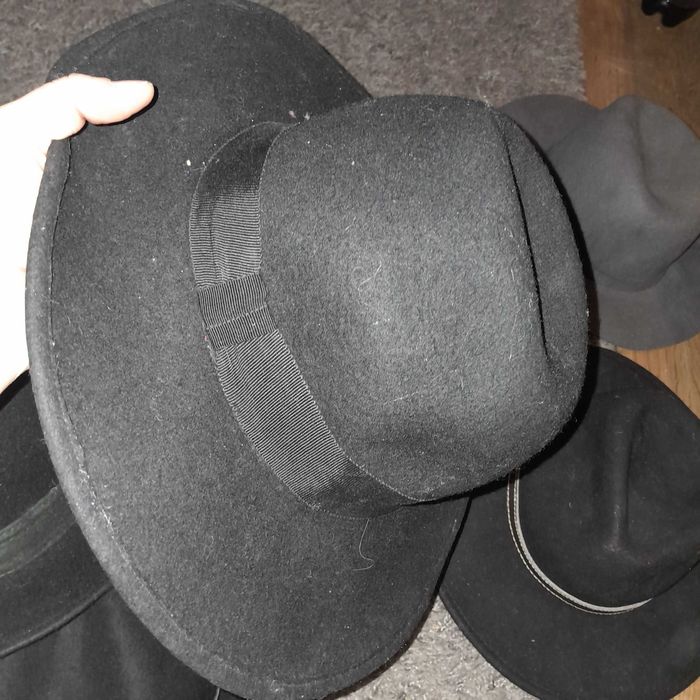 Капелюх шерсть, різні капелюхи чорного кол.,ц. 155 грн,перешлю олх