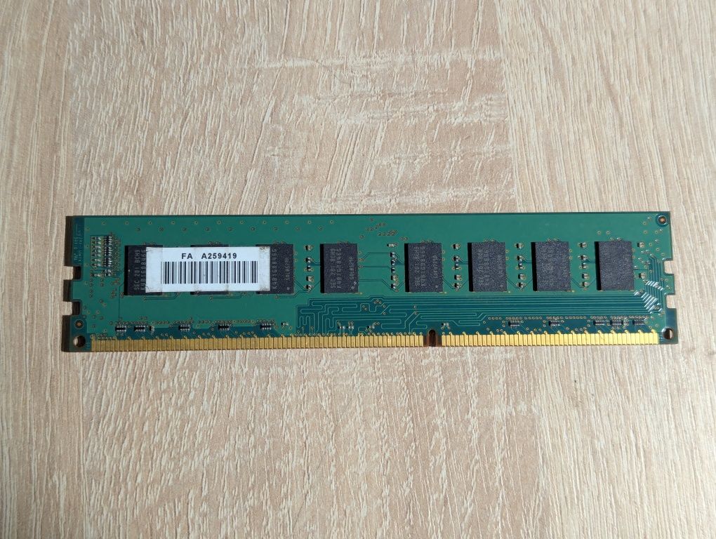 ЛОТ Процесор AMD Ryzen 3 3200G та ОЗП Samsung 2GB DDR3 1333MHz (PC3-10