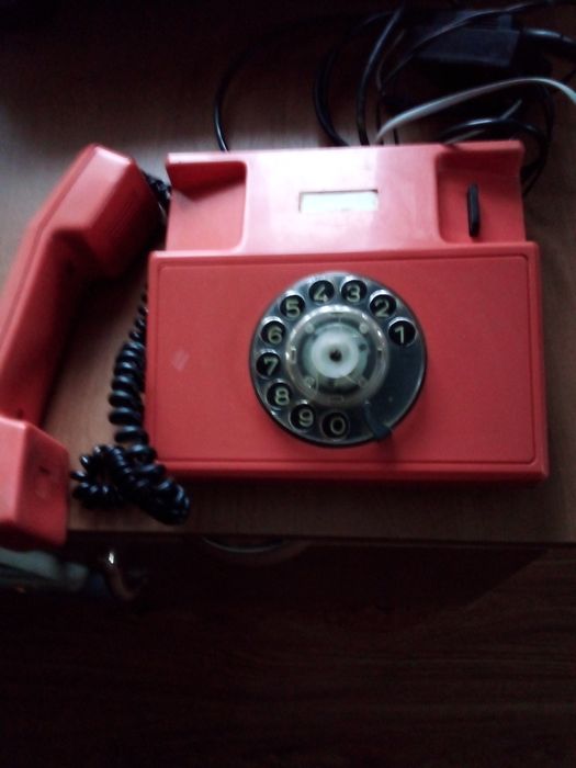 Вінтажний телефонний апарат
