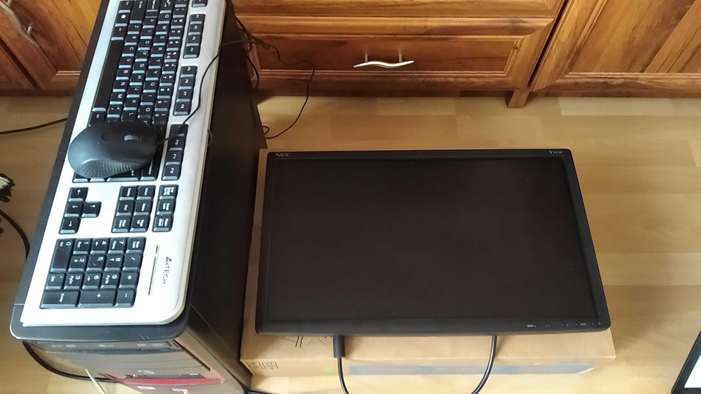 Komputer stacjonarny biurowy + monitor + klawiatura + myszka