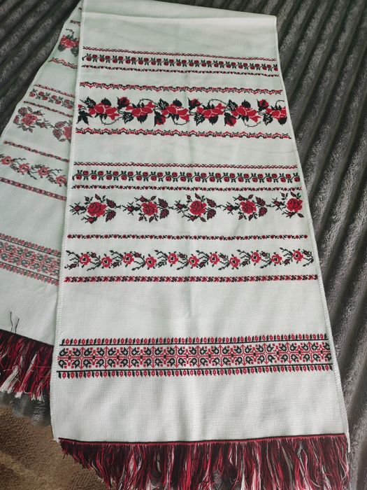 Вишитий рушник ручної роботи