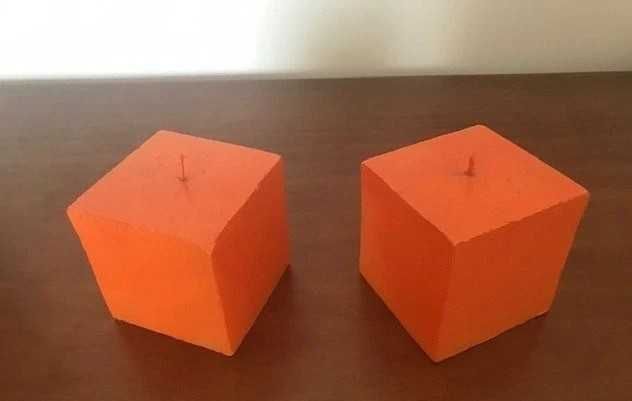 2  velas quadradas laranja